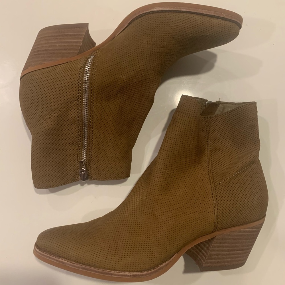 NWOT Suede Dolce Vita Booties